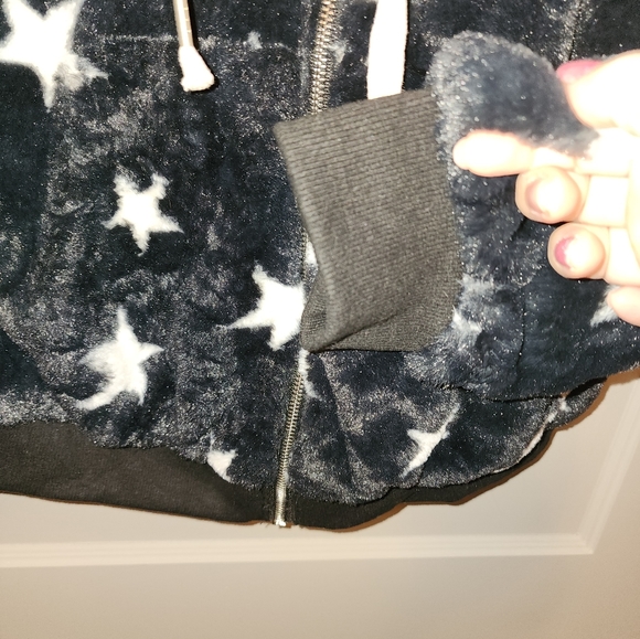 POL black white star Medoum fuzzy zipfront hoodie - Picture 5 of 6
